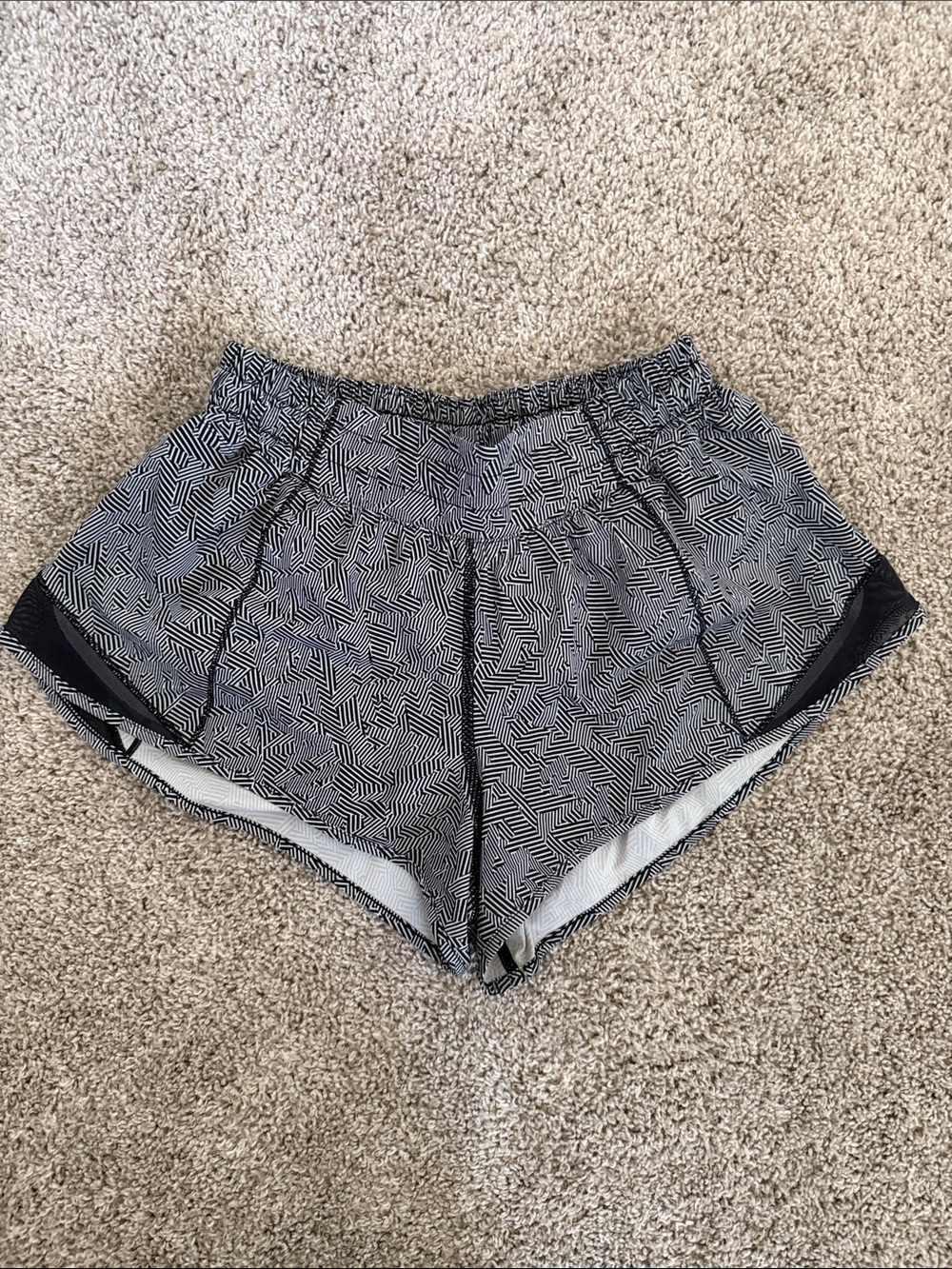 RARE Lululemon Hotty Hot Short 2020 Seawheeze - Size 6 Reg